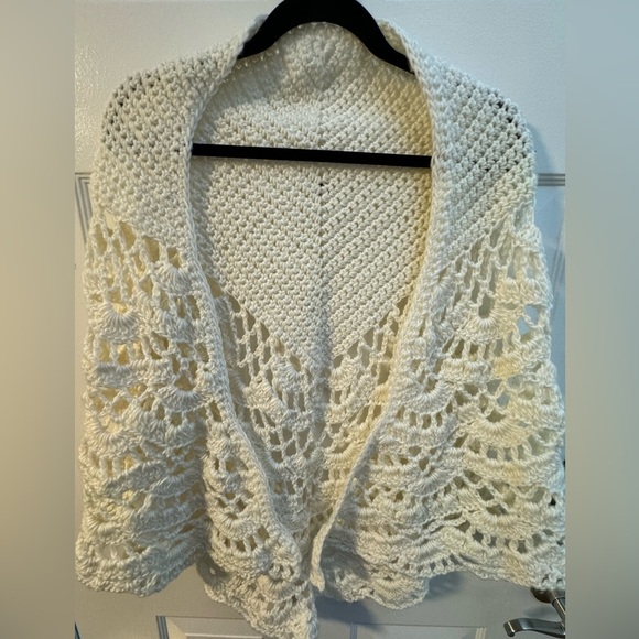70’s Handmade Elegant Cream Crocheted Shawl Poncho Pashmina Coverup VTG Granny - Picture 6 of 13
